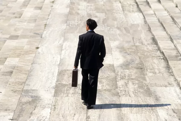 MANAGER
UOMO GIOVANE
AFFARISTA
BUSINESSMAN