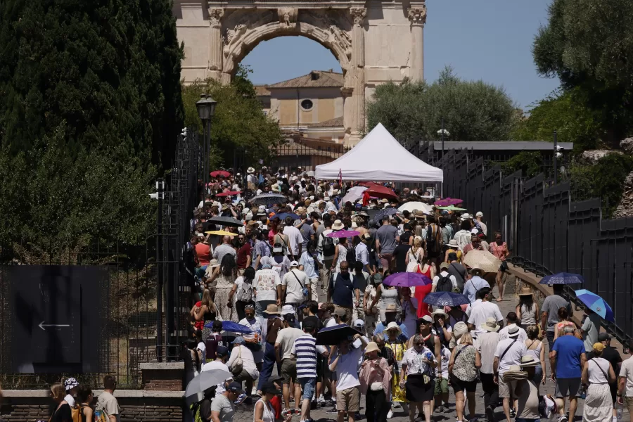 Alte temperature ,turisti al Colosseo   – Roma ÑItalia  Ñ Domenica 29 Giugno 2025 – Cronaca ( photo Cecilia Fabiano / LaPresse)
Hot Wave , tourists at Coliseum Rome ItalyÑ – Sunday  , 29 June  ,2025 – News – (photo by Cecilia Fabiano/LaPresse)