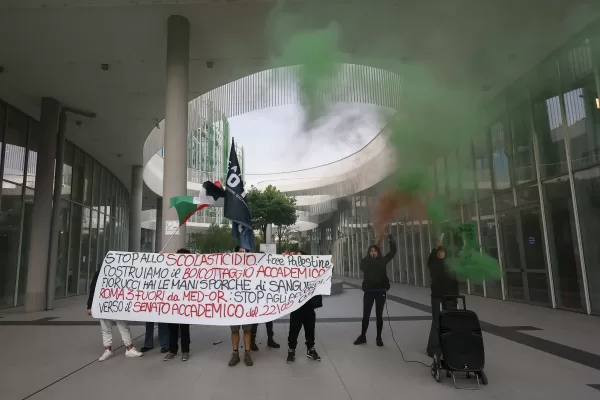 Gli studenti di Cambiare Rotta indicono un Flash Mob in sostegno del boicottaggio accademico all’Università Roma 3 per ricordare l’uccisione del professore dell’università di Gaza Sufiah Tayeh  – Cronaca  – Roma, Italia – Giovedì , 02 Maggio 2024 (foto Cecilia Fabiano / LaPresse)

Students call a Flash Mob at Rome 3 University  in support of the academic boycott to remember the killing of Gaza University professor Sufiah Tayeh  News  – Rome, Italy –  Thursday  , 2 May  , 2024 (photo Cecilia Fabiano / LaPresse)
Gli studenti di Cambiare Rotta indicono un Flash Mob in sostegno del boicottaggio accademico all’Università Roma 3 per ricordare l’uccisione del professore dell’università di Gaza Sufiah Tayeh  – Cronaca  – Roma, Italia – Giovedì , 02 Maggio 2024 (foto Cecilia Fabiano / LaPresse)

Students call a Flash Mob at Rome 3 University  in support of the academic boycott to remember the killing of Gaza University professor Sufiah Tayeh  News  – Rome, Italy –  Thursday  , 2 May  , 2024 (photo Cecilia Fabiano / LaPresse)