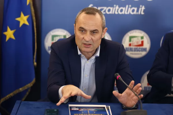 ENRICO COSTA POLITICO