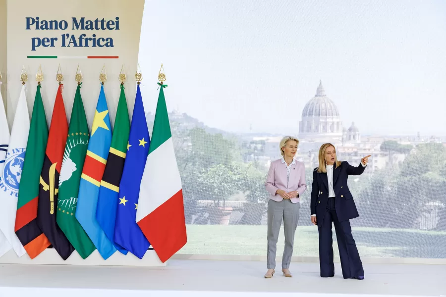 La presidente del Consiglio Giorgia Meloni e la presidente della Commissione europea Ursula von der Leyen a Villa Doria Pamphilj durante il vertice “The Mattei Plan for Africa and the Global gateway: a common effort with the african continent”, Roma, Venerdì 20 Giugno 2025 (Foto Roberto Monaldo / LaPresse) 

Premier Giorgia Meloni and the president of the European Commission Ursula von der Leyen at Villa Doria Pamphilj during the summit “The Mattei Plan for Africa and the Global gateway: a common effort with the African continent”, Rome, Friday, June 20, 2025 (Photo by Roberto Monaldo / LaPresse)