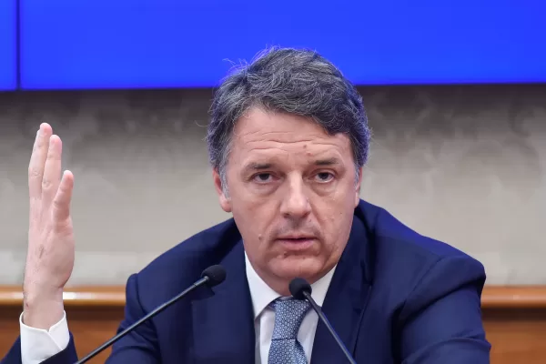 Renzi contro Meloni: “Fa ridere un Governo che dà solidarietà a un comico e non parla di tasse e coltelli”