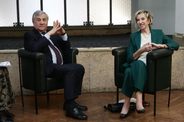 ANTONIO TAJANI SEGRETARIO NAZIONALE FORZA ITALIA
LETIZIA MORATTI PRESIDENTE CONSULTA NAZIONALE FORZA ITALIA ANTONIO TAJANI SEGRETARIO NAZIONALE FORZA ITALIA
LETIZIA MORATTI PRESIDENTE CONSULTA NAZIONALE FORZA ITALIA