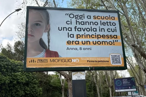 Il sindaco copre i manifesti “no gender”: Modena è ancora in Italia