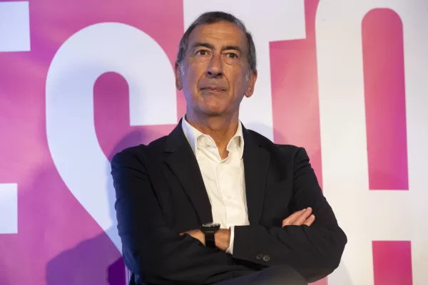 Sala, attacchi a testa bassa: gli affitti proibitivi, l’ambientalismo da salotto e le periferie trascurate. Ma non tutto è da buttare