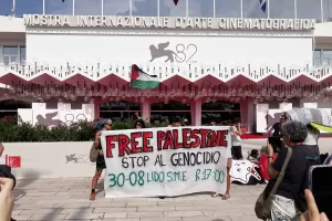 Turisti ebrei aggrediti a Venezia al grido di “Free Palestine”, il porto d’armi per la caccia all’ebreo