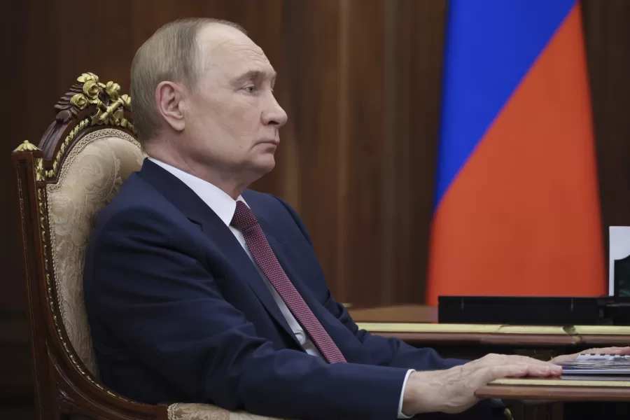 La scampagnata degli europei, un Trump in versione “yes-man” e il solito Putin che non cede nulla e prende in giro Zelensky