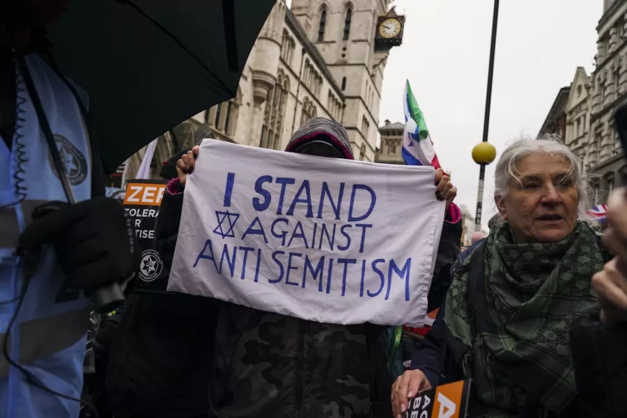 Dilaga l’antisemitismo, ma per le toghe è tutto lecito