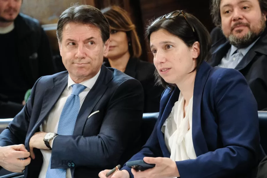Giuseppe Conte M5S, Elly Schlein PD in occasione del convegno Informazione, emergenza democratica, media Freedom Act riforma Rai, conflitto di interesse, piattaforma sociale europea, no al decreto sicurezza, la società civile chiama al tavolo la politica. Associazione Stampa Estera a Roma Martedì 15 Aprile 2025 (foto Mauro Scrobogna / LaPresse) 

Giuseppe Conte M5S, Elly Schlein PD on the occasion of the conference Information, democratic emergency, media Freedom Act Rai reform, conflict of interest, European social platform, no to the security decree, civil society calls politics to the table. Foreign Press Association in Rome Tuesday April 15 2025. (Photo by Mauro Scrobogna / LaPresse)