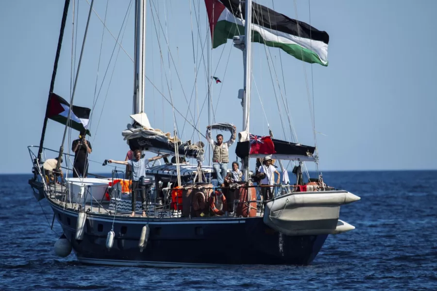 Activists of the Freedom Flotilla Coalition, board the Madleen boat, ahead of setting sail for Gaza, departing from the Sicilian port of Catania, Italy, Sunday, June 1, 2025. (AP Photo/Salvatore Cavalli) 


ASSOCIATED PRESS / LAPRESSE
ONLY ITALY AND SPAIN
