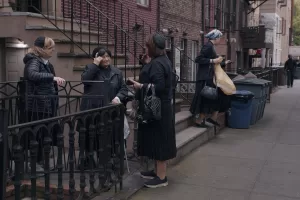 Padre ebreo aggredito in un parco: i pugni e la kippah calpestata. Ma oggi si dice “odio Israele” Padre ebreo aggredito in un parco: i pugni e la kippah calpestata. Ma oggi si dice “odio Israele”