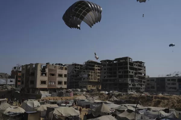 Humanitarian aid is airdropped to Palestinians over Gaza City, northern Gaza Strip, Thursday, Aug. 14, 2025. (AP Photo/Jehad Alshrafi)
