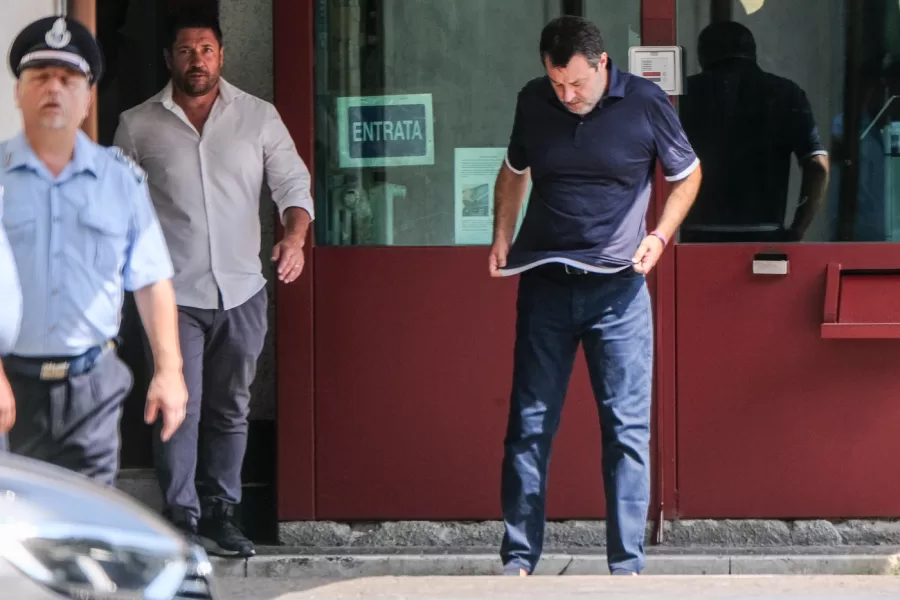 Il vice presidente del Consiglio dei Ministri e ministro dei trasporti ed infrastrutture  Matteo Salvini  in occasione della visita al Casa Circondariale di Rebibbia. Roma, Venerdì 15 Agosto 2025. (foto Mauro Scrobogna / LaPresse) 

Deputy Prime Minister and Minister of Transport and Infrastructure Matteo Salvini, during the visit to the Rebibbia prison. Rome, Friday August 15  2025. (Photo by Mauro Scrobogna / LaPresse)