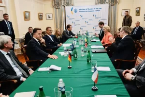 Foto Filippo Attili/Palazzo Chigi/LaPresse 
18 Agosto 2025  Washington – Usa 
Politica 
Il Presidente del Consiglio Giorgia Meloni in ambasciata ucraina a Washington 

DISTRIBUTION FREE OF CHARGE – NOT FOR SALE – Obbligatorio citare la fonte LaPresse/Palazzo Chigi/Filippo Attili