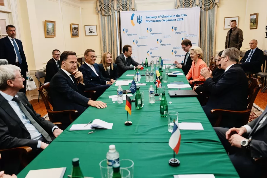 Foto Filippo Attili/Palazzo Chigi/LaPresse 
18 Agosto 2025  Washington – Usa 
Politica 
Il Presidente del Consiglio Giorgia Meloni in ambasciata ucraina a Washington 

DISTRIBUTION FREE OF CHARGE – NOT FOR SALE – Obbligatorio citare la fonte LaPresse/Palazzo Chigi/Filippo Attili