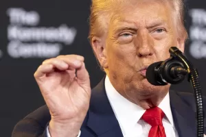 FILE – President Donald Trump speaks at the Kennedy Center, Wednesday, Aug. 13, 2025, in Washington. (AP Photo/Alex Brandon, File) 


Associated Press / LaPresse
Only italy and spain