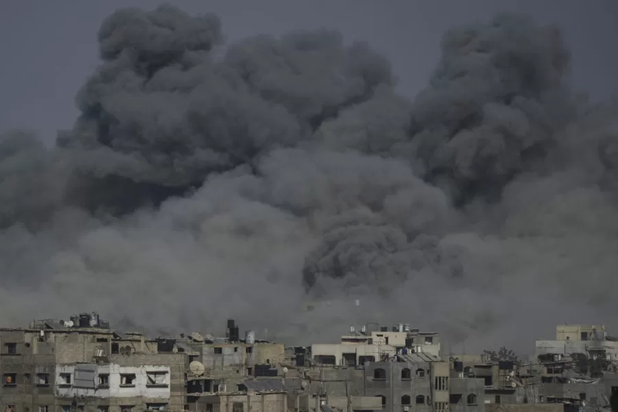 Smoke rises to the sky following an Israeli military strike in Gaza City, Sunday, Aug. 24, 2025. (AP Photo/Jehad Alshrafi)