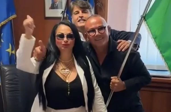 La candidatura della Tiktoker Rita De Crescenzo è l’ennesima bolla mediatico-politica pronta a esplodere: ma la viralità non sempre è consenso