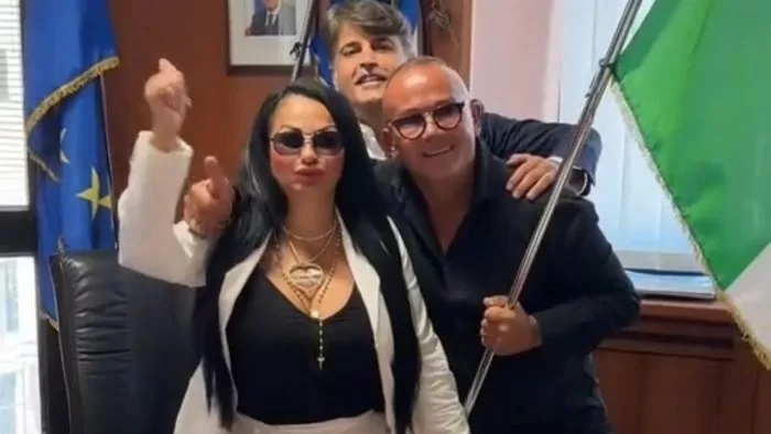 La candidatura della Tiktoker Rita De Crescenzo è l’ennesima bolla mediatico-politica pronta a esplodere: ma la viralità non sempre è consenso