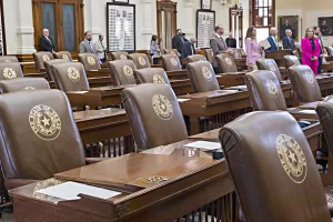 Empty chairs belonging to House Democrats remain empty during a session convocation in the State Capitol, Tuesday, Aug. 5, 2025, in Austin, Texas. (AP Photo/Rodolfo Gonzalez) 


Associated Press / LaPresse
Only italy and spain