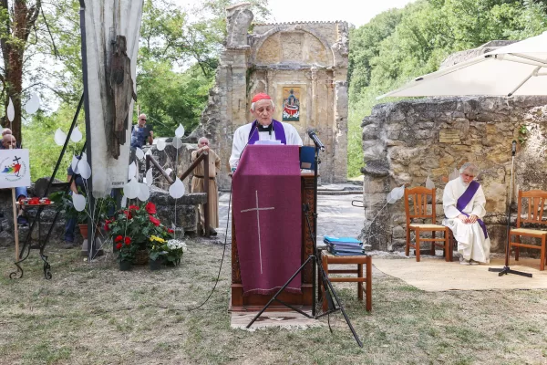14 Ago 2025
Bologna – Ruderi della chiesa di Santa Maria
Assunta a Casaglia, Monte Sole L’arcivescovo di Bologna, Matteo Zuppi guida la preghiera per la pace in nome delle vittime innocenti in Terra Santa
( Photo Guido Calamosca / LaPresse)
14, AUG 2025
Bologna – Ruins of the Church of Santa Maria Assunta in Casaglia, Monte Sole. The Archbishop of Bologna, Matteo Zuppi, leads the prayer for peace on behalf of the innocent victims in the Holy Land.
( Photo Guido Calamosca/ LaPresse ) 14 Ago 2025
Bologna – Ruderi della chiesa di Santa Maria
Assunta a Casaglia, Monte Sole L’arcivescovo di Bologna, Matteo Zuppi guida la preghiera per la pace in nome delle vittime innocenti in Terra Santa
( Photo Guido Calamosca / LaPresse)
14, AUG 2025
Bologna – Ruins of the Church of Santa Maria Assunta in Casaglia, Monte Sole. The Archbishop of Bologna, Matteo Zuppi, leads the prayer for peace on behalf of the innocent victims in the Holy Land.
( Photo Guido Calamosca/ LaPresse )