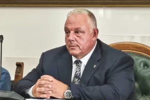 Vivarelli Colonna: un po’ Clark Kent, un po’ Blues Brother. La scalata social del sindaco di Grosseto