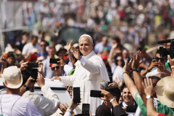 Giubileo dei Giovani : Papa Leone passa tra i ragazzi a Tor Vergata prima della messa — Roma—Italia — Domenica 3 Agosto 2025 – Cronaca – (foto di Cecilia Fabiano/ LaPresse)
Youth Jubilee: Pope Leo with Papamobile passing among the young faithful at Tor Vergata.— Rome—Italy — Sunday , August 3, 2025 – News – (photo by Cecilia Fabiano/LaPresse) Giubileo dei Giovani : Papa Leone passa tra i ragazzi a Tor Vergata prima della messa — Roma—Italia — Domenica 3 Agosto 2025 – Cronaca – (foto di Cecilia Fabiano/ LaPresse)
Youth Jubilee: Pope Leo with Papamobile passing among the young faithful at Tor Vergata.— Rome—Italy — Sunday , August 3, 2025 – News – (photo by Cecilia Fabiano/LaPresse)