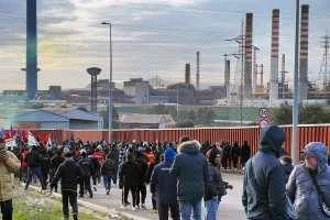 EX ILVA, MANIFESTAZIONE DI PROTESTA A TARANTO PER IL RISCHIO DI CHIUSURA STABILIMENTO. MANIFESTANTI