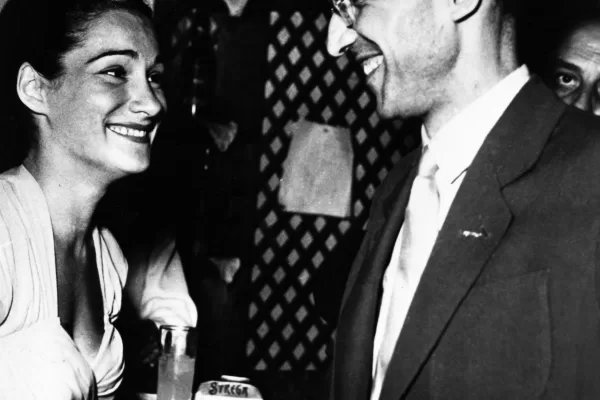 ©lapresse
archivio storico
cultura
anno 1950
Cesare Pavese
nella foto: Cesare Pavese riceve il premio strega
BUSTA 2169 ©lapresse
archivio storico
cultura
anno 1950
Cesare Pavese
nella foto: Cesare Pavese riceve il premio strega
BUSTA 2169