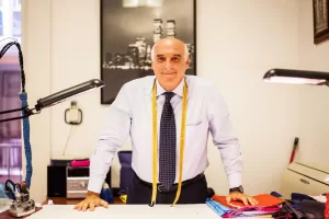 Maurizio Marinella: “Made in Naples rilancia l’identità italiana. Dazi? Urso dovrebbe pensare a un elenco di prodotti simbolo da tutelare” Maurizio Marinella: “Made in Naples rilancia l’identità italiana. Dazi? Urso dovrebbe pensare a un elenco di prodotti simbolo da tutelare”