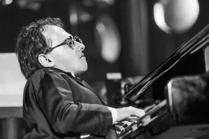 Una serata a Oakland, tra vento, treni e squali che amano il jazz