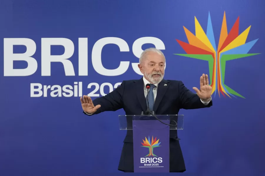 Brazilian President Luiz Inacio Lula da Silva speaks during a press conference at the 17th annual BRICS summit in Rio de Janeiro, Monday, July 7, 2025. (AP Photo/Eraldo Peres) 


Associated Press / LaPresse
Only italy and spain