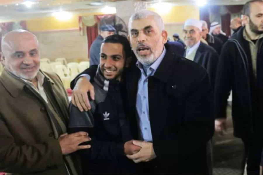 Israele uccide il “giornalista-terrorista” che piaceva a Sinwar: nel raid morti altri quattro operatori di Al Jazeera, nella Striscia blocco ai reporter stranieri