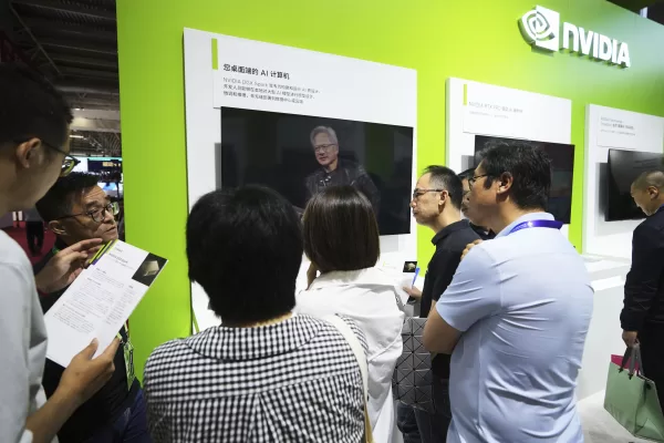 An exhibitor introduces the Nvidia DGX Spark to visitors at the Nvidia exhibition booth during the 3rd China International Supply Chain Expo at the China International Exhibition Center, in Beijing, Thursday, July 17, 2025. (AP Photo/Andy Wong)

Associated Press/LaPresse