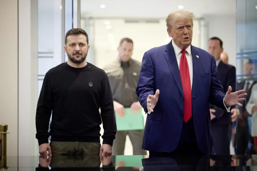 Putin bombarda e temporeggia sulla pace. Zelensky: “Aspetteremo fino a lunedì”