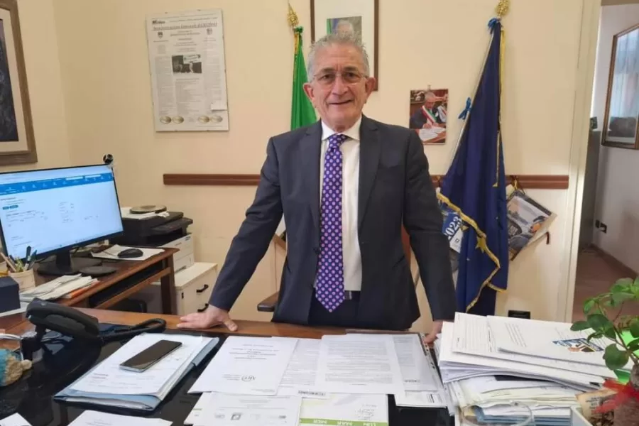 Allarmismo su TikTok: il sindaco di Cicciano gestisce il virus West Nile con esposizione novecentesca