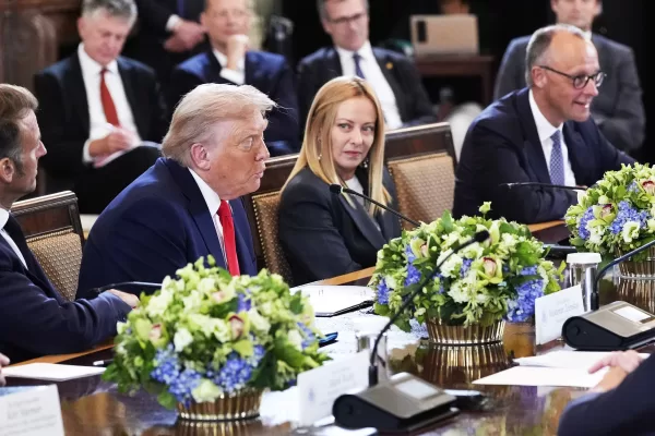 France’s President Emmanuel Macron, from left, President Donald Trump, Italy’s Prime Minister Giorgia Meloni and Germany’s Chancellor Friedrich Merz participate in a meeting with Ukrainian President Volodymyr Zelenskyy and European leaders in the East Room of the White House, Monday, Aug. 18, 2025, in Washington. (AP Photo/Alex Brandon)