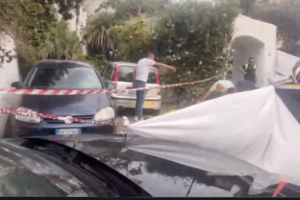 Strage a Ischia, ammazza il compagno e la madre dell’ex moglie, riduce in fin di vita lei e si uccide