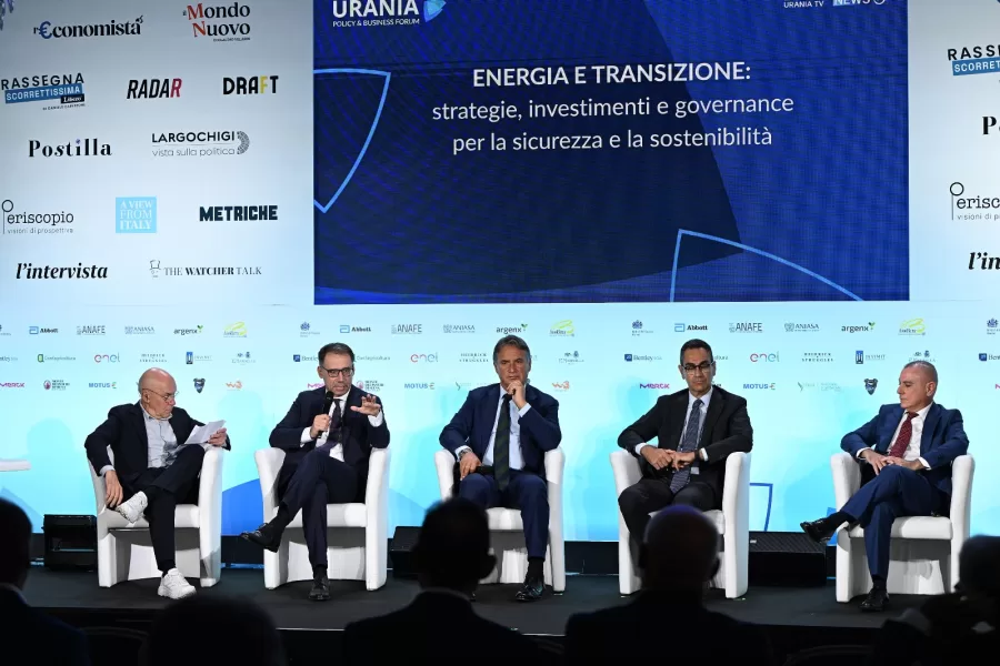 Energia, l’Italia in cerca di equilibrio tra transizione sicurezza e competitività