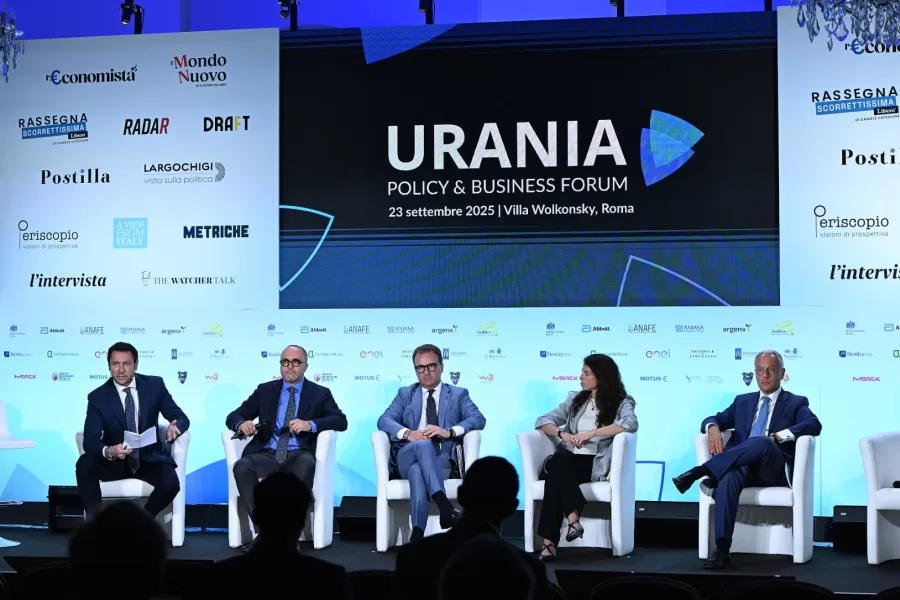 Innovazione digitale e infrastrutture, l’Italia tra crescita e rischi da governare: “IA come scissione atomo”