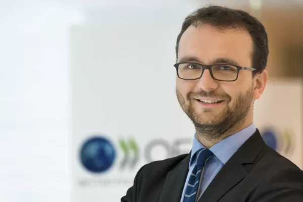 Lavoro, Garnero (Ocse): “In Italia i salari orari sono cresciuti, ma il reddito complessivo è al palo”