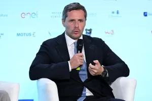 Difesa e sicurezza in un mondo che cambia. L’UE non può permettersi di restare indietro Difesa e sicurezza in un mondo che cambia. L’UE non può permettersi di restare indietro