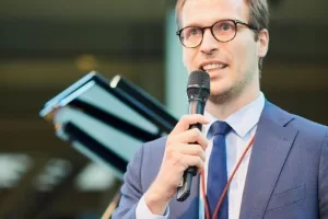 Omicidio Charlie Kirk, Witold D’Humilly De Chevilly: “Difendeva la libertà di parola, gli è costata la vita. E c’è chi ha osato festeggiare”