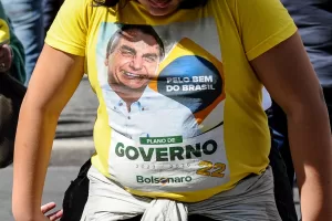 Da Bolsonaro alla sinistra antisemita: lo sfascismo trasversale fomenta le folle
