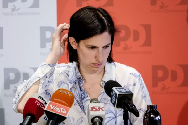 La segretaria PD Elly Schlein in occasione della conferenza stampa per la presentazione di una proposta di legge del Pd in tema di trasporto pubblico locale. Sede nazionale Pd A Roma Mercoledì 09 Luglio 2025 (foto Mauro Scrobogna / LaPresse)
PD Secretary Elly Schlein at the press conference to present a Democratic Party bill on local public transportation. Democratic Party National Headquarters in Rome Wednesday July 09 2025. (Photo by Mauro Scrobogna / LaPresse) La segretaria PD Elly Schlein in occasione della conferenza stampa per la presentazione di una proposta di legge del Pd in tema di trasporto pubblico locale. Sede nazionale Pd A Roma Mercoledì 09 Luglio 2025 (foto Mauro Scrobogna / LaPresse)
PD Secretary Elly Schlein at the press conference to present a Democratic Party bill on local public transportation. Democratic Party National Headquarters in Rome Wednesday July 09 2025. (Photo by Mauro Scrobogna / LaPresse)