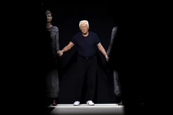Giorgio Armani, a chi andrà l’eredità. L’apertura del testamento, i tre nipoti, la sorella e Leo Dell’Orco