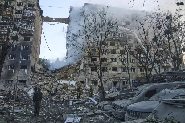 Firefighters put out the fire after a Russian missile hit a residential building during Russia’s massive missile and drone air attack in Kyiv, Ukraine, Tuesday, June 17, 2025. (AP Photo/Efrem Lukatsky)