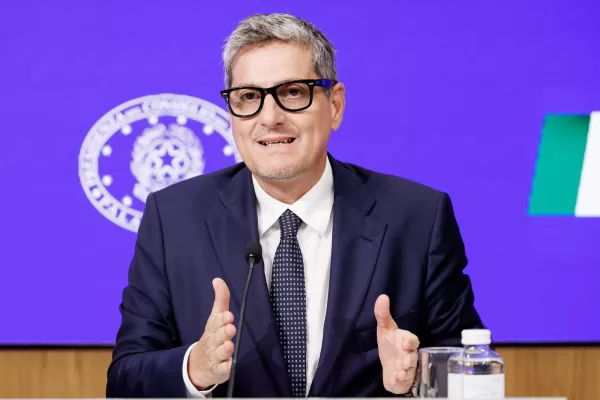 Il sottosegretario allEditoria Alberto Barachini a Palazzo Chigi durante la conferenza stampa al termine del Consiglio dei ministri, Roma, Martedì 22 Luglio 2025 (Foto Roberto Monaldo / LaPresse) 

Undersecretary for Publishing Alberto Barachini at Palazzo Chigi during the press conference at the end of the Council of Ministers, Rome, Tuesday, July 22, 2025 (Photo by Roberto Monaldo / LaPresse)