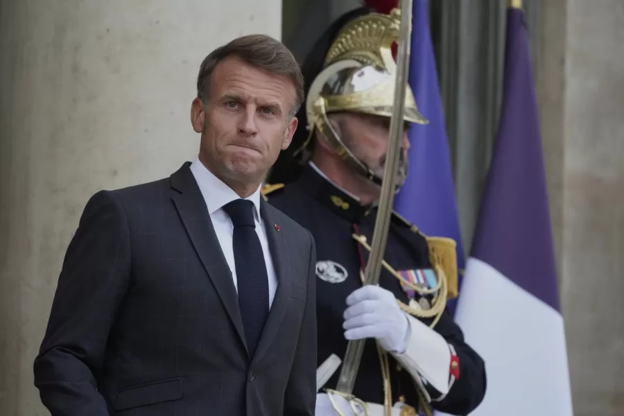 Francia, la crisi del governo è come una serie tv.  I socialisti vogliono la poltrona del Premier