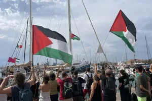La flotta italiana della Global Sumud Flotilla parte dal porto di Siracusa, Italia – 11 settembre 2025 Cronaca (foto Sebastiano Diamante/Lapresse)
The Italian fleet of the Global Sumud Flotilla departs from the port of Syracuse, South Italy – September 11, 2025 News (photo by Sebastiano Diamante/Lapresse) La flotta italiana della Global Sumud Flotilla parte dal porto di Siracusa, Italia – 11 settembre 2025 Cronaca (foto Sebastiano Diamante/Lapresse)
The Italian fleet of the Global Sumud Flotilla departs from the port of Syracuse, South Italy – September 11, 2025 News (photo by Sebastiano Diamante/Lapresse)